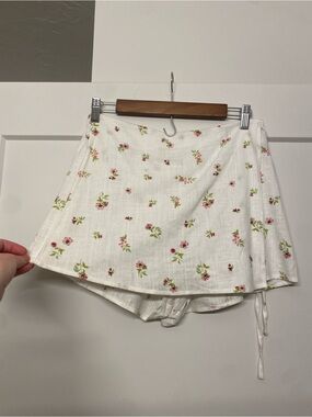 Stitch & Pine White Floral Skort with Pink Rose Print